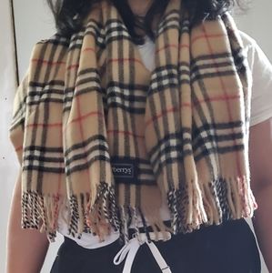 Burberry Scarf (short)
